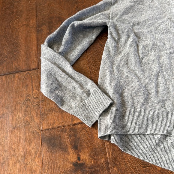Everlane Gray 100% Cashmere Crew Neck Long Sleeve Sweater XS Classic Capsule - Picture 3 of 9